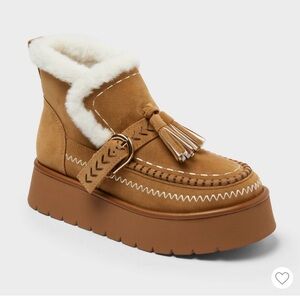 Universal Thread summit boots